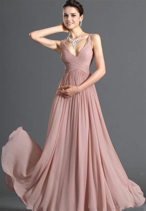 Add Glamour To The Occassion By Beautiful Evening Dresses