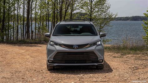 Toyota Sienna Woodland Special Edition 2022my Front