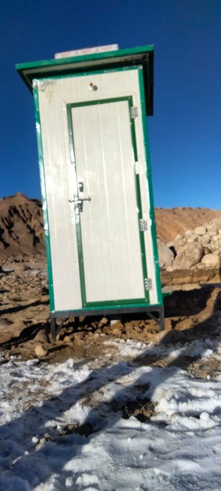 Frp Panel Build Single Seated Sandwitch Puf Toilet Cabin No Of