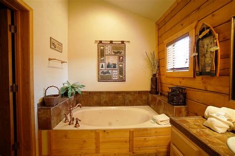This golf cabin is within close proximity of titanic museum and dolly parton's dixie stampede dinner attraction. Cabins at Grand Mountain - 2 Bedroom Cabin - Branson ...