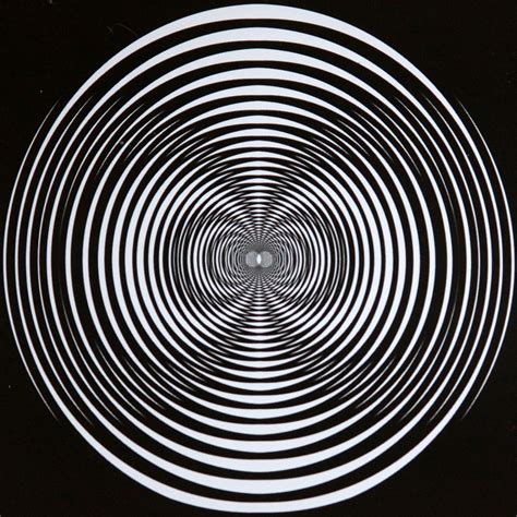 27 Amazing Optical Illusions and a Trippy Video - Web420 - Psychedelic ...
