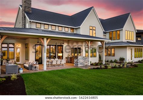 Beautiful Luxury Home Exterior Sunset Features Stock Photo 1622616805