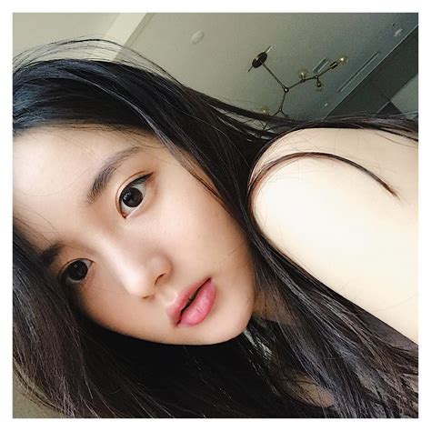 게다가 lsd를 복용한 시점이 대마초 건으로 조사를 받던 시기였다. 한서희 나이 직업 여주 집안 부모 집안 과거 마약 사건 논란 인스타