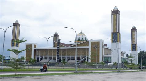 Gubernur Maluku Utara Akan Melaksanakan Salat Idul Fitri Di Masjid