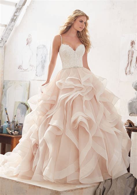 Ein offizielles foto hat sie gepostet, doch von welchem designer ihr hochzeitskleid stammt hält heidi klum weiterhin geheim. Das Für und Wider für ein gebrauchtes Hochzeitskleider ...