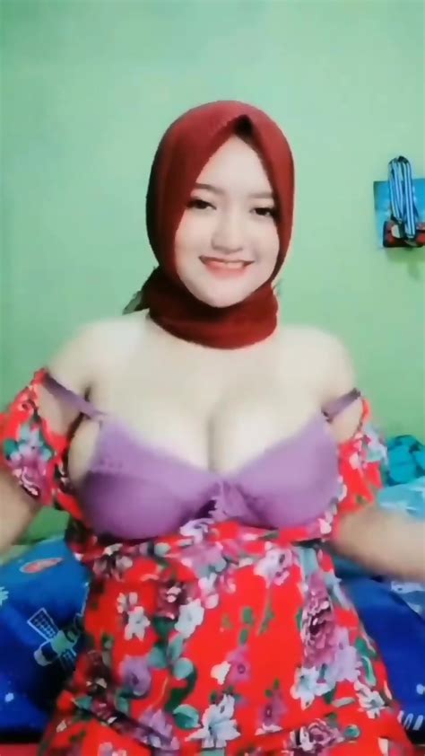 Red Hijab Muslim Woman Eporner