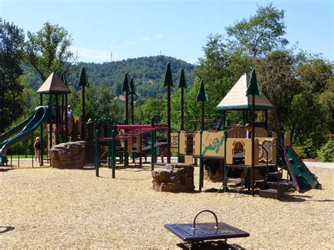 She has been blogging since 2006. Exploring Roseburg Oregon: Stewart Park ⚽️⛹️‍♀️🤸‍♂️🌳 # ...