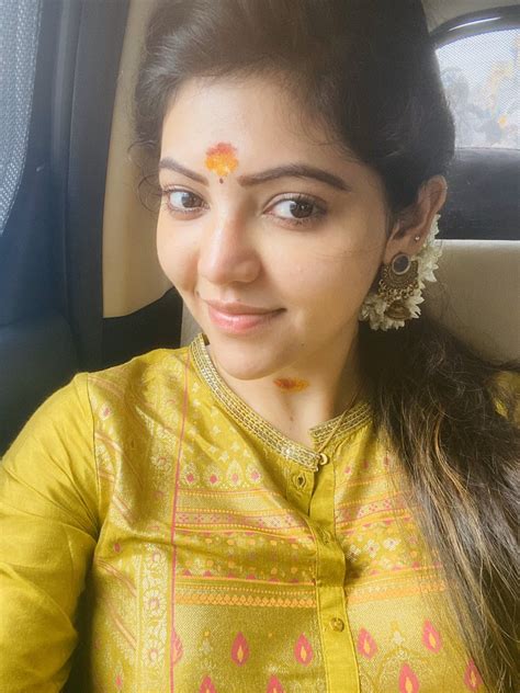 tamizh ponnu perazhaghi athulya ravi latest cute photos from temple visit tamil cine stars