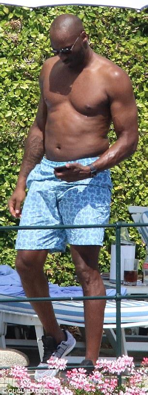 NBA Legend Kobe Bryant Shirtless On Italian Vacation Daily Mail Online