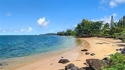 Anini Beach Near Princeville Resort Offers Scenic Beauty