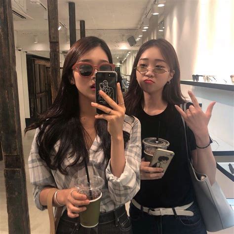 [c] 𝐜𝐫𝐮𝐬𝐡 𝐩𝐣𝐰 ulzzang girl girl friendship korean best friends