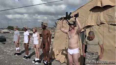 Ejército de liberación bisexual y chico desnudos calzoncillos de