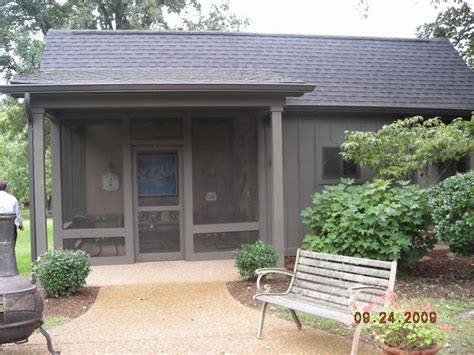 Lots of boho patio to choose from. Chateau À Gogo: BOHO SCREENED PORCH