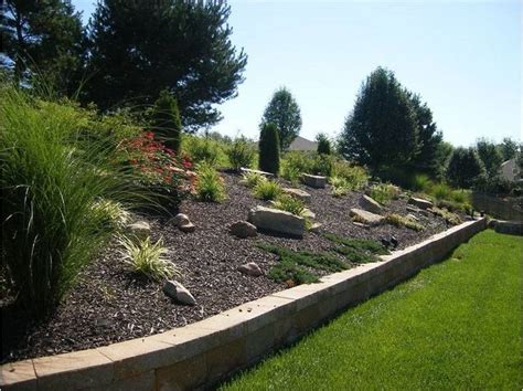Digging These Remarkable Landscaping Ideas For Hilly Backyard For Your