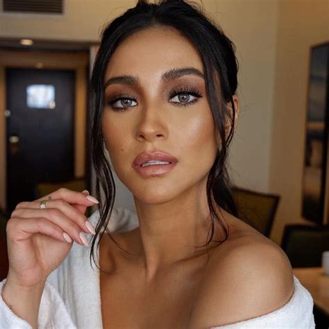 Ad1 In 2020 Shay Mitchell Makeup Celebrity Makeup Makeup Looks