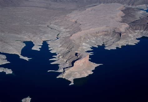 Lake Mead Water Levels Dramatic Images Of The Drop Of The Past Year