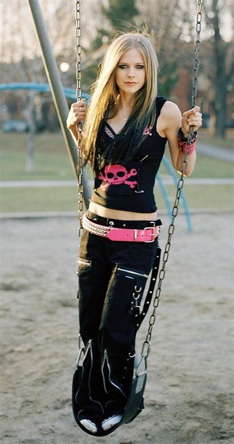 Avril Lavigne 💕 2000s Fashion Scene Fashion Fashion