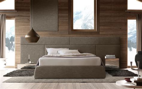 I fondi possono essere sollevati per una facile pulizia del sottoletto. Testiera per letto in legno, modulare ed elegante | IDFdesign