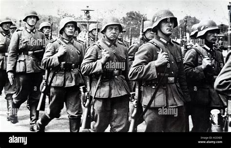 La Seconda Guerra Mondiale I Soldati Tedeschi Occupano Parigi Durante Linvasione Della