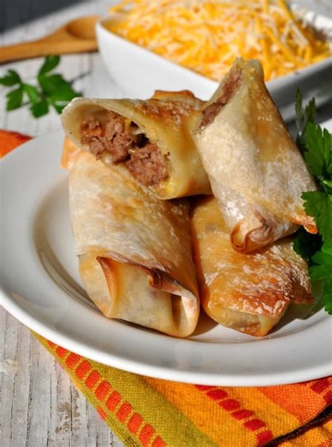 Skinny Bacon Cheeseburger Egg Rolls The Seasoned Mom