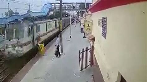 Treading Video 2022 Train Came In Front Of The Woman Shocking Video