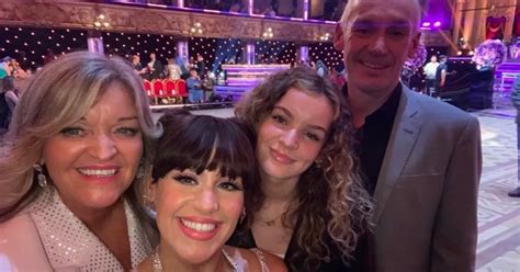 Bbc Strictly Come Dancing Ellie Leachs Mum Dad And Sister Cheering