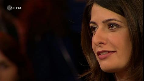 Linda zervakis ist hamburgerin mit griechischen wurzeln. Schaut, auch Linda Zervakis hat Beine.... Bilder ...