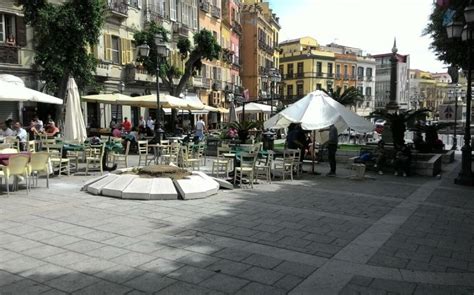 Cagliari: senzatetto importuna ambulanti e passanti | Cagliari - Vistanet