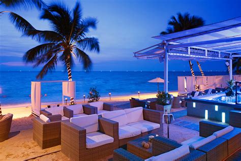 Thai Luxury At The Beach Bar At The Pullman Pattaya Hotel G Beach Bar