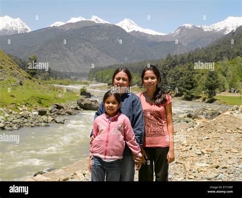 Women And Girls Srinagar Jammu And Kashmir India Asia Mr477
