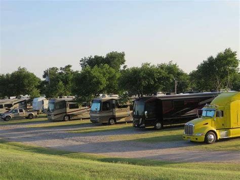 Make your trip to the barbecue capital memorable and fun by embarking on a road trip. RainbowRV.com - Gunsmoke RV Park