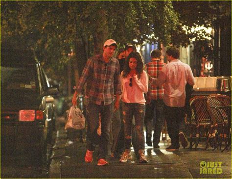 Ashton Kutcher Mila Kunis Kissing Dinner Date Photo