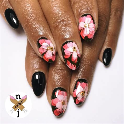 Manucure Fleurs Roses Par Nailjob Floral Nail Art Floral Nails Nails