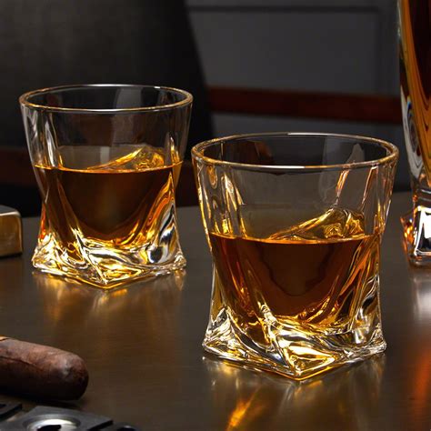 Twist Unique Whiskey Glasses In 2020 Whiskey Glasses Whiskey Whiskey Ts
