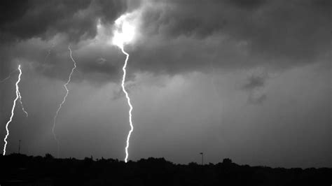 An Intense Florida Lightning Storm Captured In 7000 Fps Slow Motion