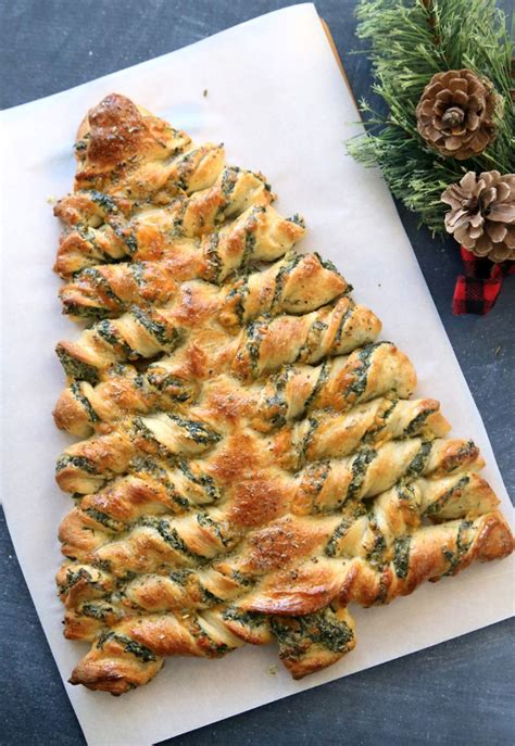 Spinach artichoke dip + flaky puff pastry + festive af design = a christmas masterpiece. Christmas Tree Spinach Dip Breadsticks | Recipe | Appetizer recipes, Food, Food recipes