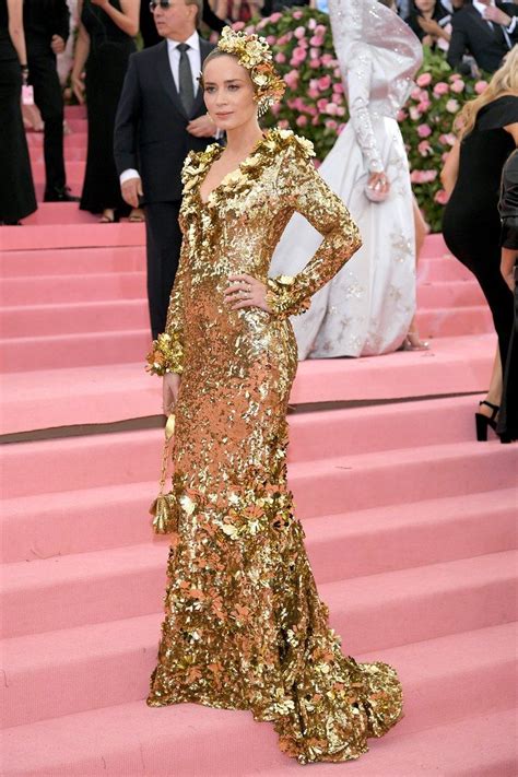 Met Gala Tous Les Looks Des C L Brit S Sur Le Tapis Rouge Met