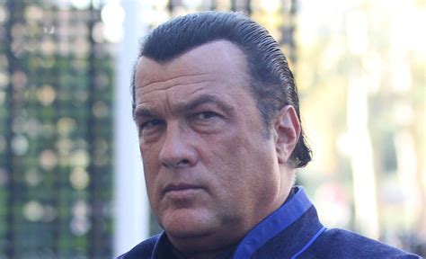 Steven seagal is an american actor, producer, screenwriter, director, musician, and martial artist. Steven Seagal nommé responsable des relations entre les ...