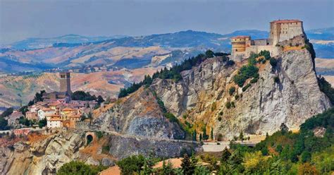 Il borgo e il castello di San Leo, prigione di Cagliostro ...