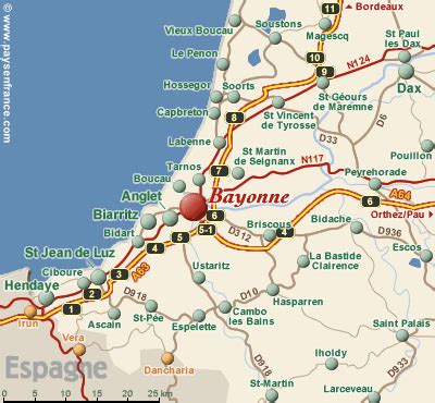 Biarritz, bayonne and anglet form one area with one really well integrated bus system. Pays Basque : Bayonne entre charme d'antan et foire au jambon