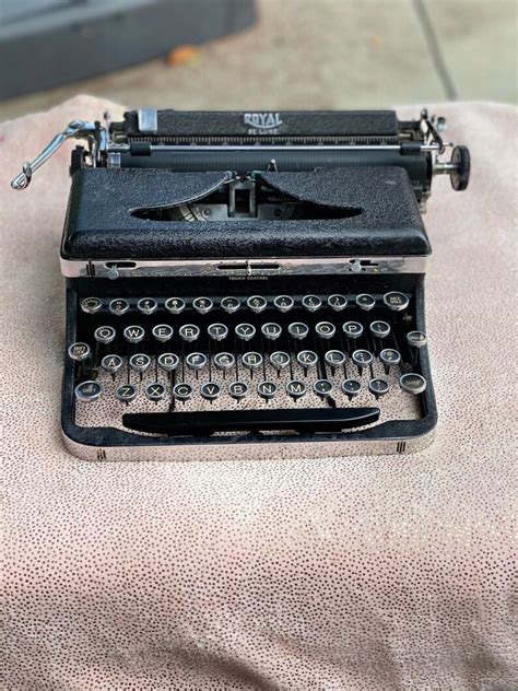 1936 Royal Deluxe Typewriter With Case Etsy