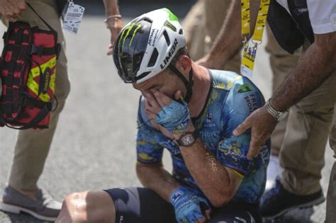 Cavendish S Hopes Brought To An End As He Crashes Out Of The Tour Cycling Today Official