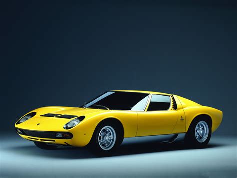 Lamborghini Miura Un Exemplaire En Flammes à Londres