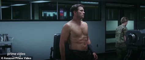 Chris Pratt Shows Off His Six Pack In The Tomorrow War Trailer Daily