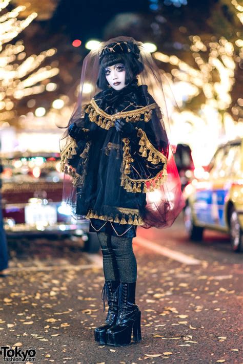 Japanese Shironuri Artist Minori On The Street In Tokyo Fashion