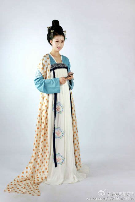 the narrow sleeves and above the bust waistline reflect the fashions of the sui period during