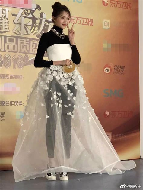 Guan xiaotong's mother opposing marriage to luhan because she thinks he had cosmetic surgery source: weibo go: Luhan and Guan Xiaotong should be called the ...