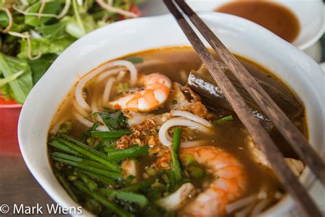 Vietnamese Food Must Eat Dishes In Saigon And Where To Try Them Hey Review Food