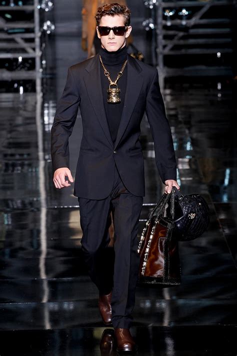 Pick your favourites from a wide range of unskippable brands on myntra today. Versace Men Fall/Winter 2014 | Milan Fashion Week