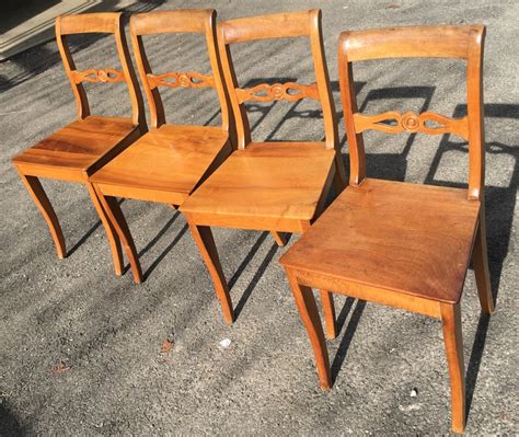 Verkauft: 4 identische Biedermeier - Stühle, Nussbaum ...